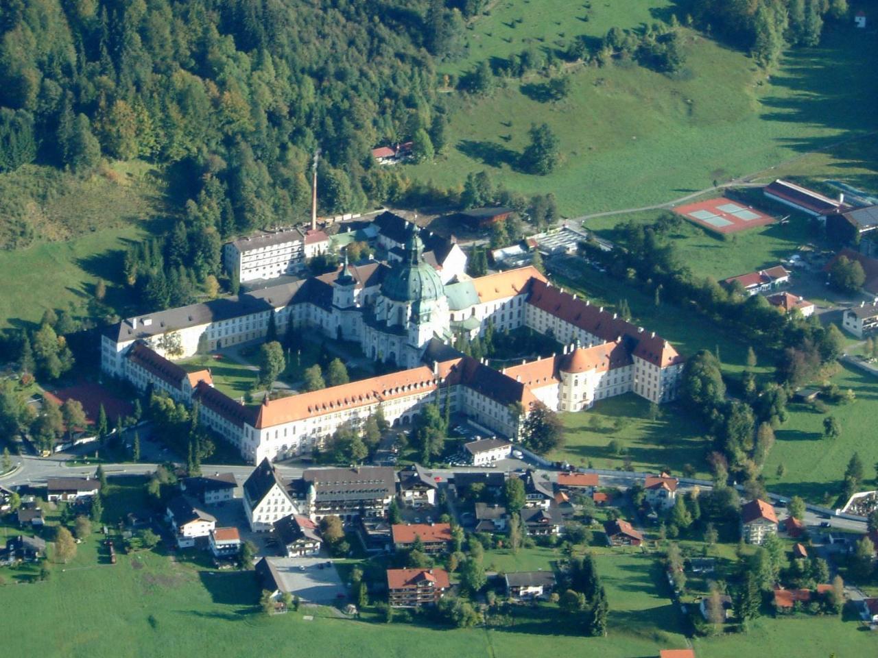 Hotel Gaestehaus Alpina Bad Kohlgrub Esterno foto